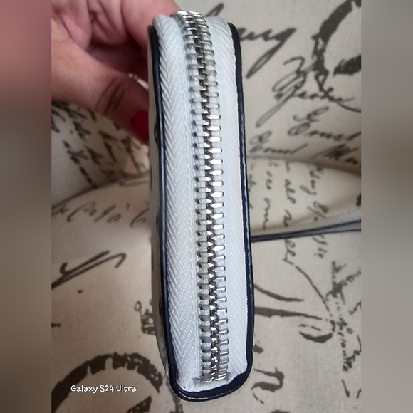 Michael Kors White w/ blk Polka Dot Fulton Multifunction Phone Case Wallet GUC - Picture 6 of 16